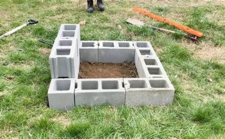 Are cinder blocks safe for a fire pit?