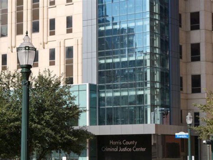Are harris county criminal courts open?