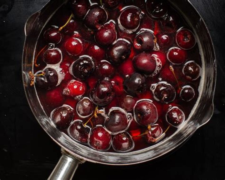 Are maraschino cherries soaked in formaldehyde?