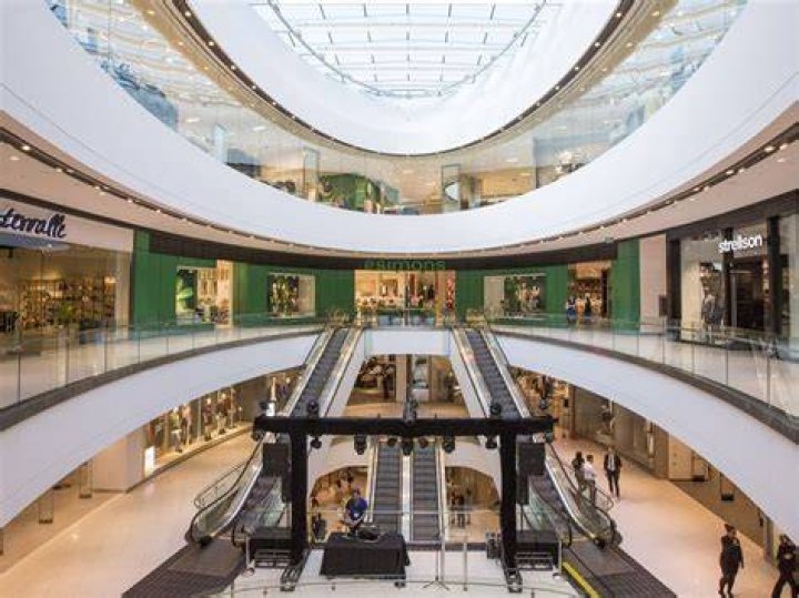 Are rideau centre stores open?
