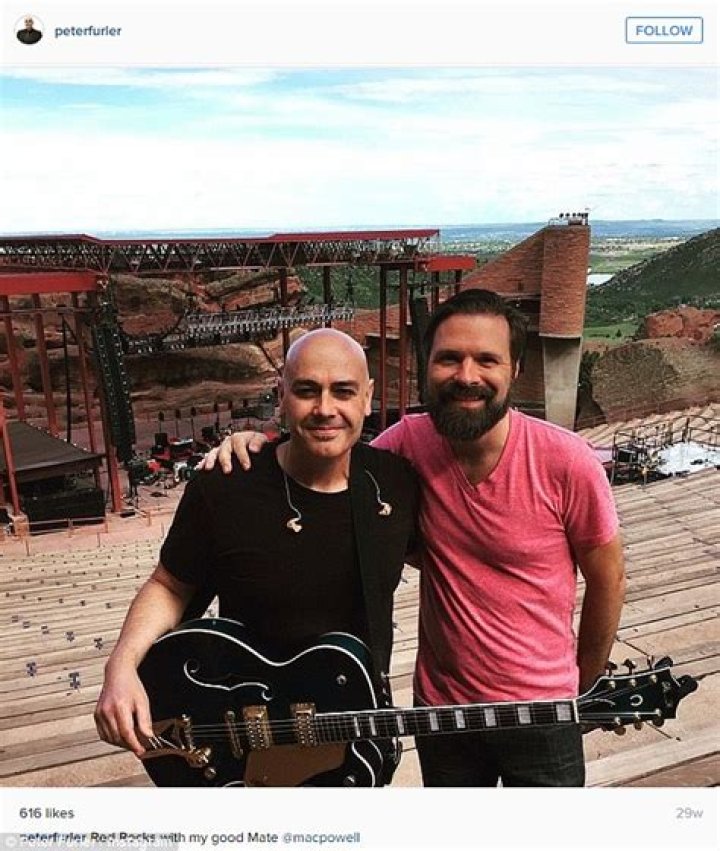 Are sia and peter furler related?
