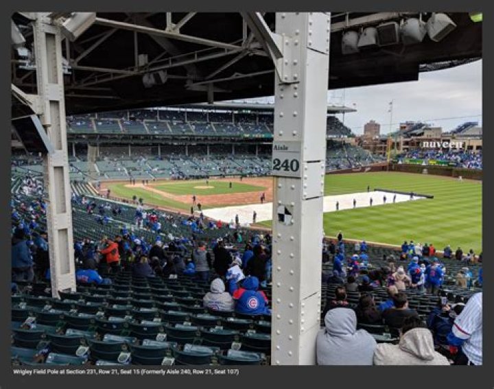 Are there obstructed views at wrigley field?