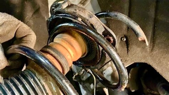 Can a car be driven with a broken coil spring?