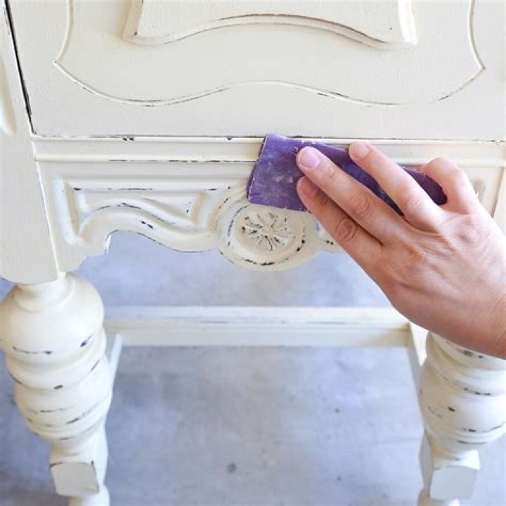 Can chalk paint be cracked?