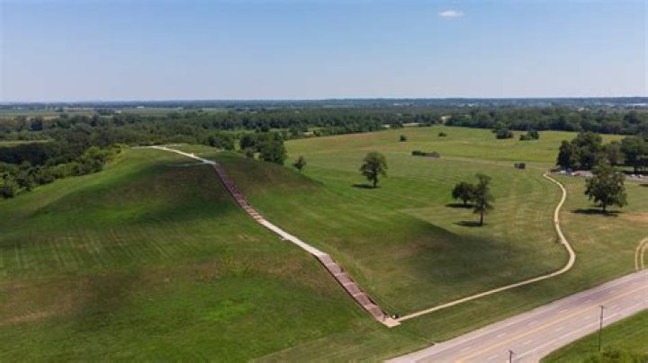 Can dogs go to cahokia mounds?