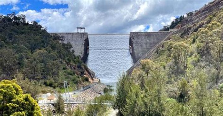 Can you swim at cotter dam?