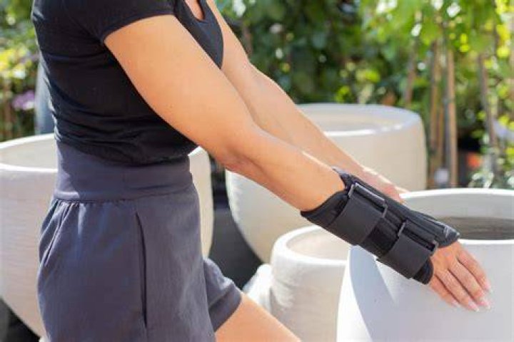 Can you wash a mueller wrist brace?