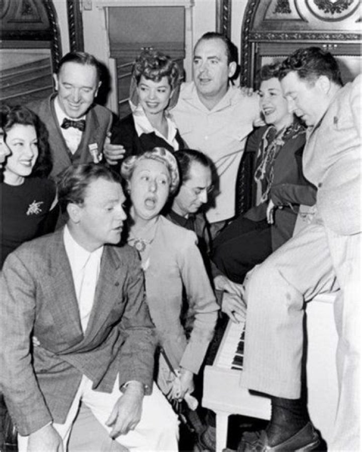 Could james cagney play piano?