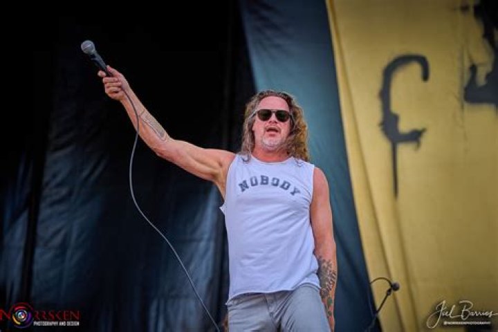 Did candlebox singer died?
