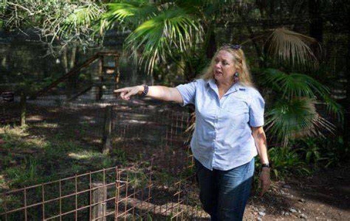 Did carole baskin get the zoo?