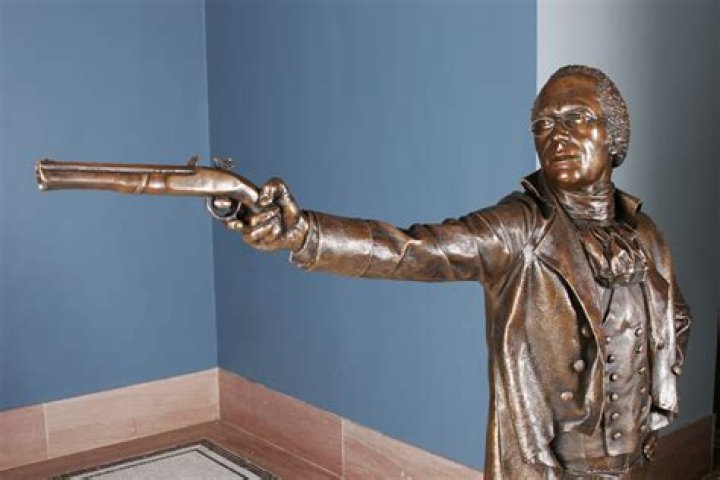 Did hamilton wear glasses to the duel?