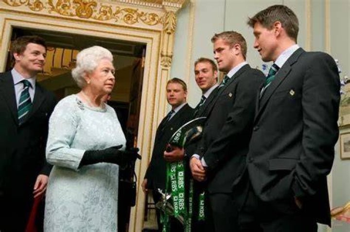Did ronan o'gara shake the queen's hand?