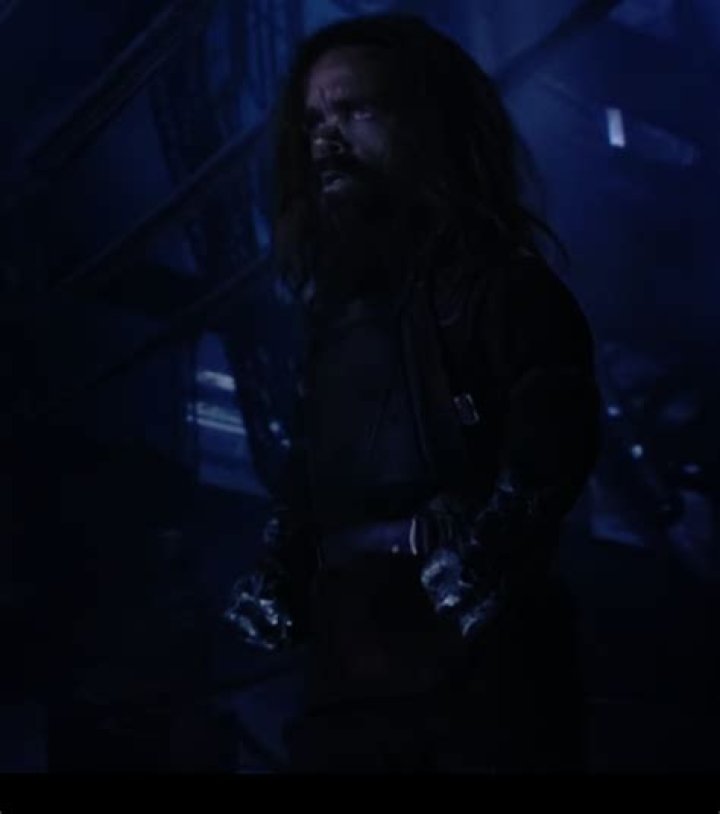 Did thanos cut off eitri's hands?