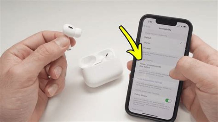 Do normal airpods have noise cancelling?