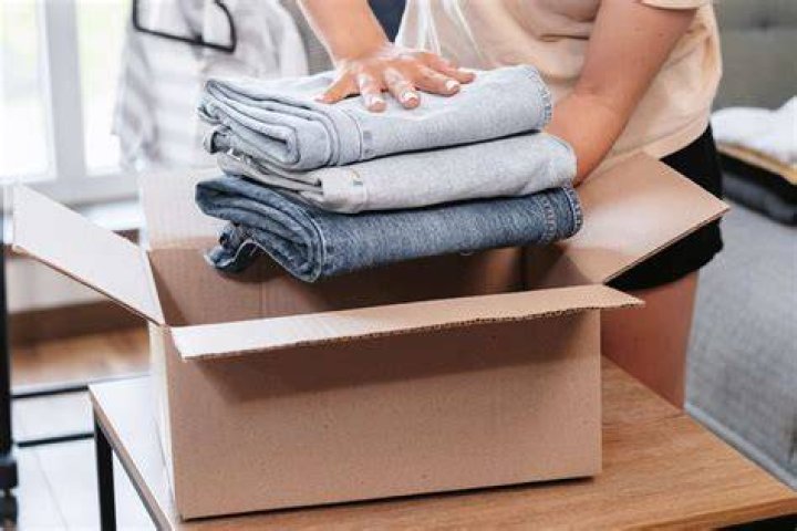 Do packers and movers pack clothes?