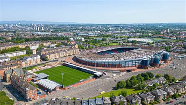 Do queens park play at lesser hampden?