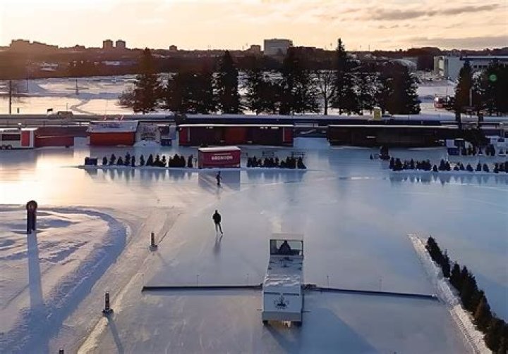 Do they zamboni the rideau canal?