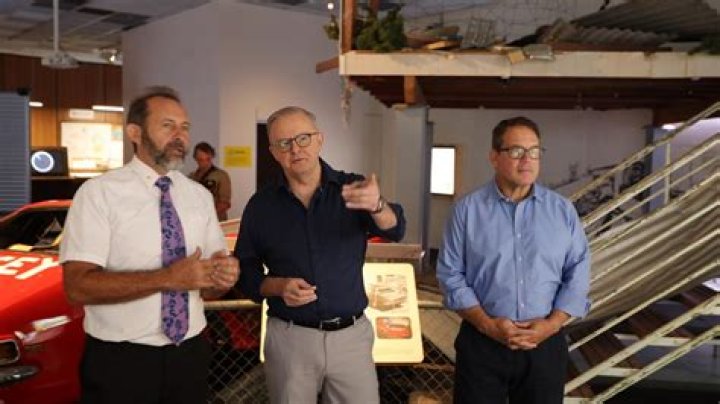 Does albanese do tours?
