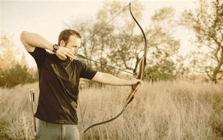 Does bow string stretch?