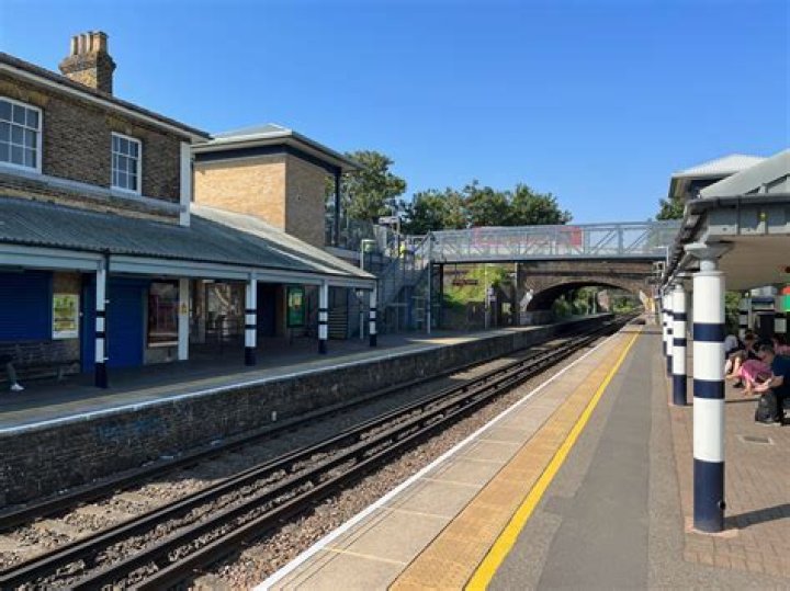 Does brentford have a tube station?