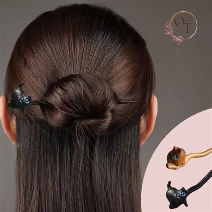 Does cat hair stick to silk?
