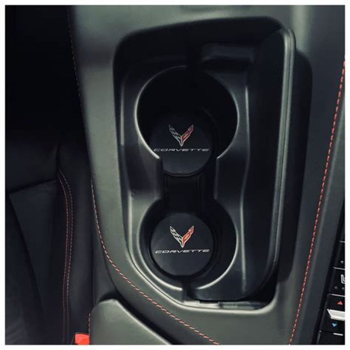Does corvette have cup holders?