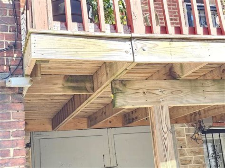 Does decking overlap fascia?