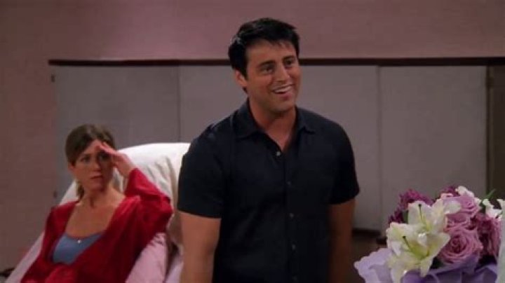 Does joey proposes to rachel?