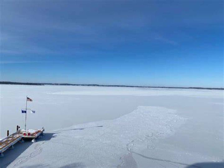Does lake mendota freeze over?