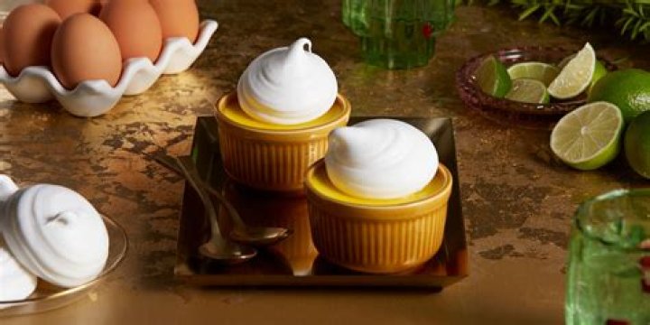 Does meringue have raw eggs?