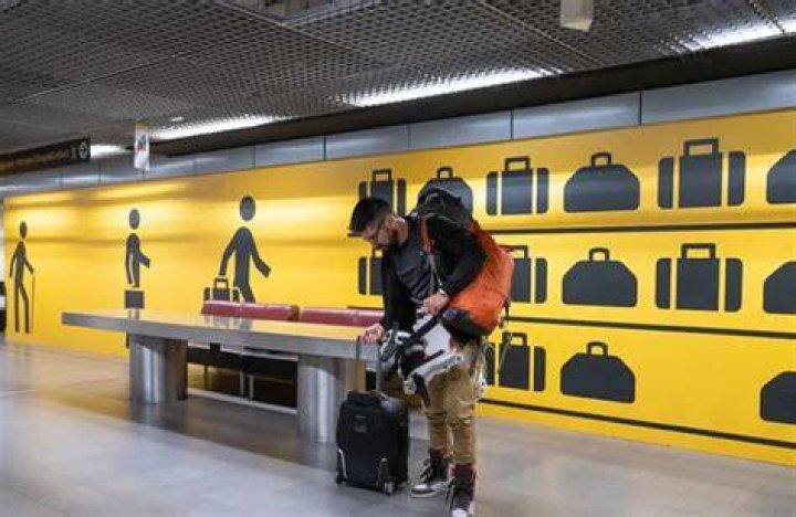 Does nuremberg airport have lockers?