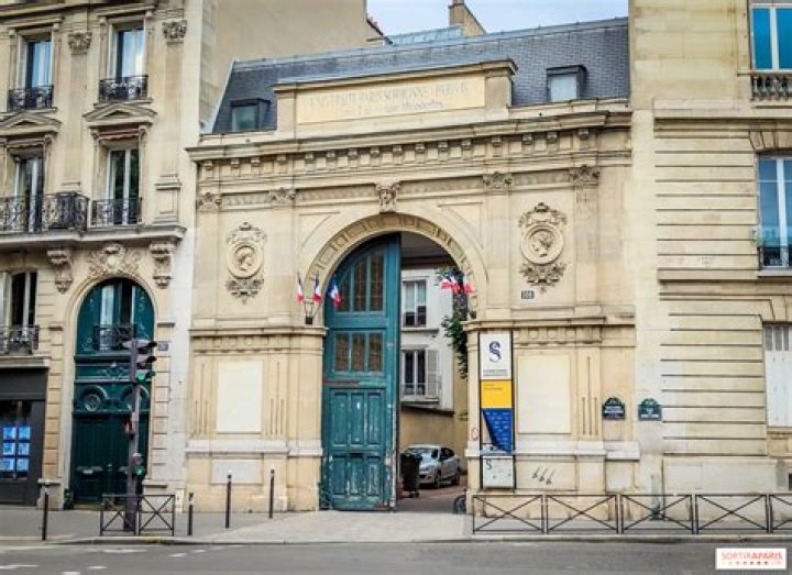 Does sorbonne university teach in english?