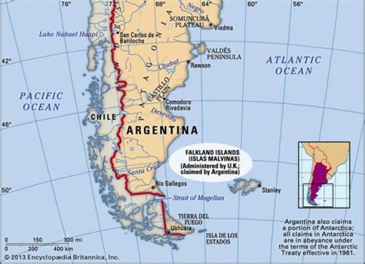 Does the falklands belong to argentina?