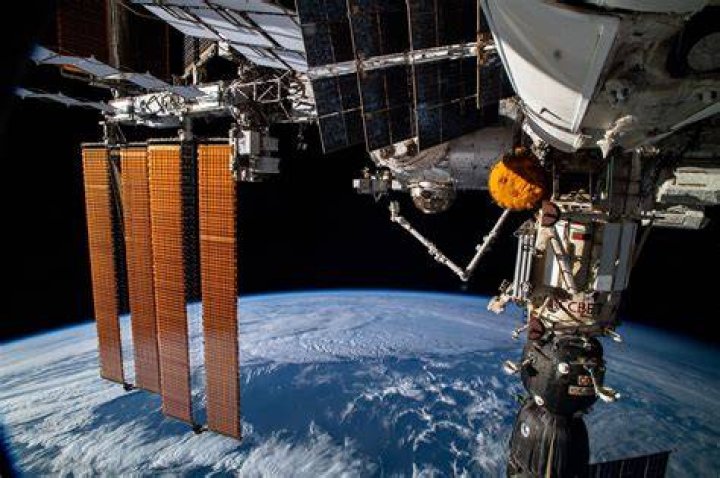 Does the iss have thrusters?