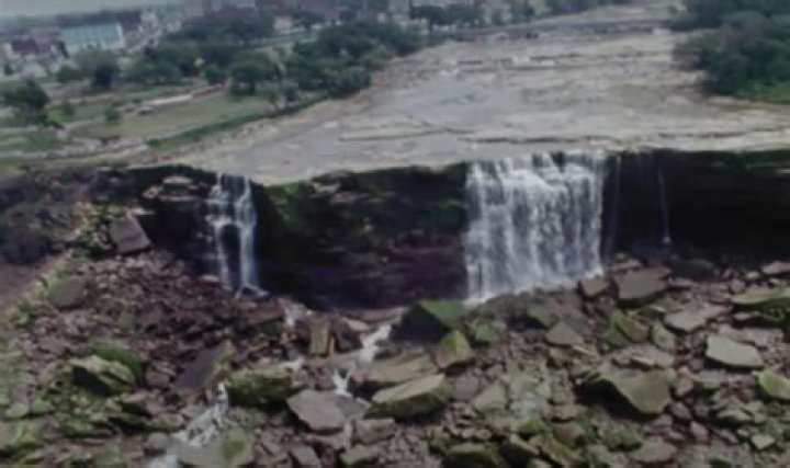Has niagara falls ever stopped?
