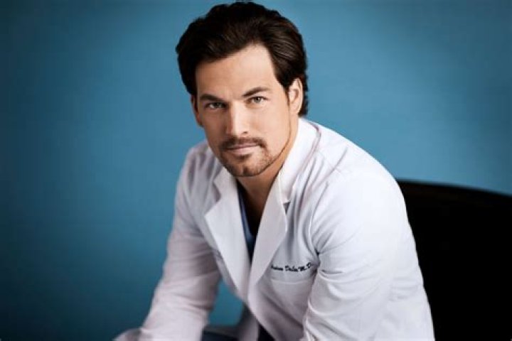 How deluca dies grey's anatomy?