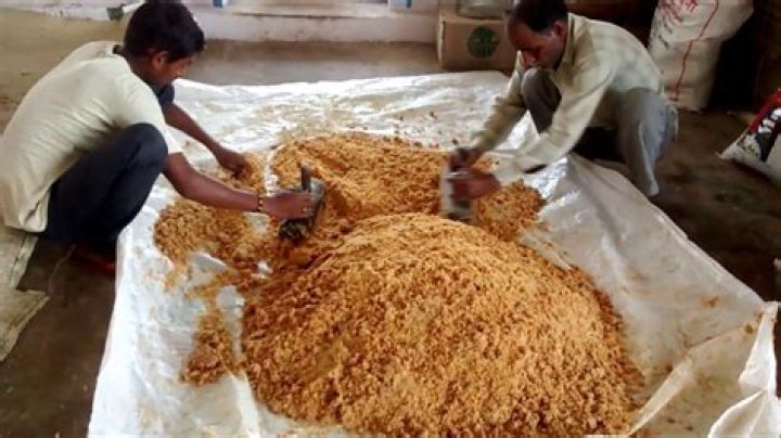 How is muscovado made?
