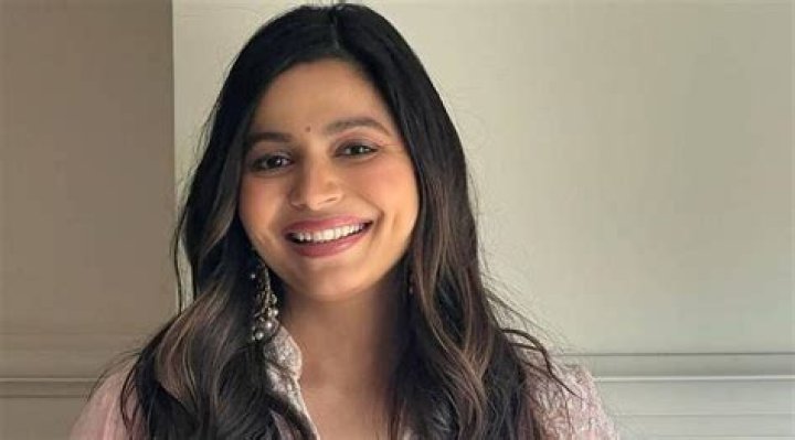 How old shaheen bhatt?