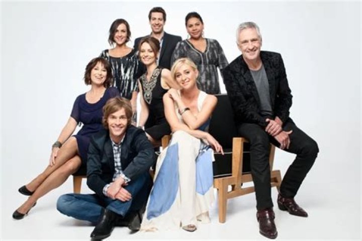 Is chris havel in season 2 of offspring?