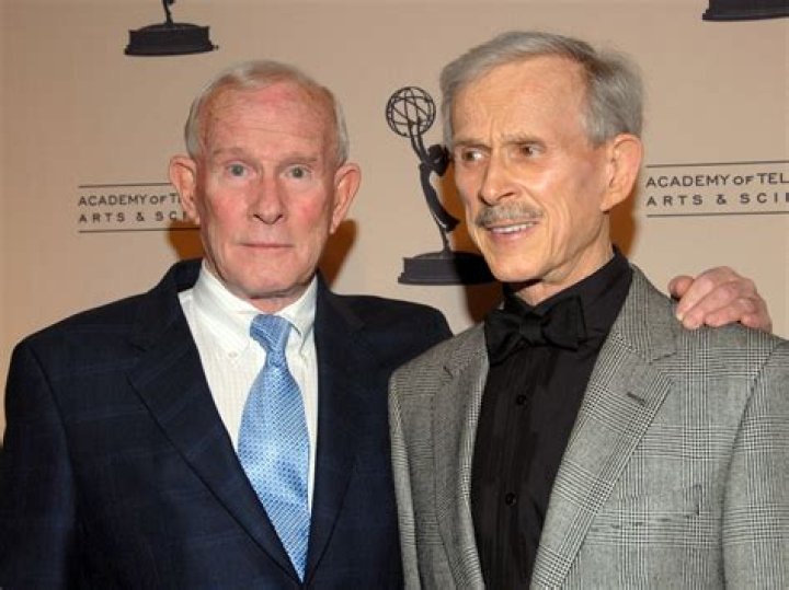 Is dickie smothers still alive?