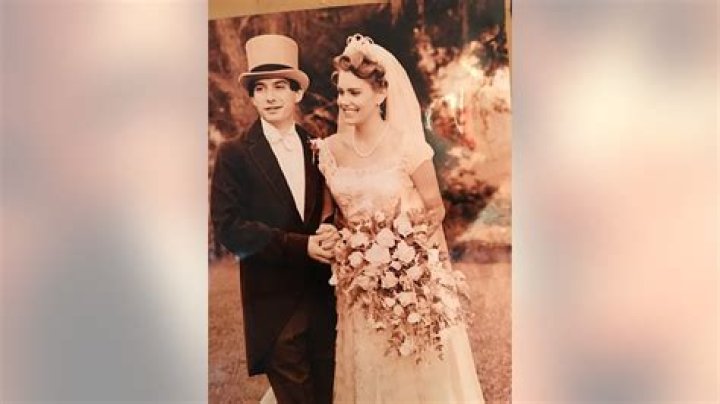 Is ione skye married?