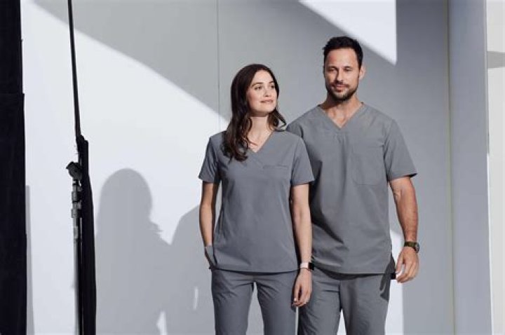 Should opticians wear scrubs?