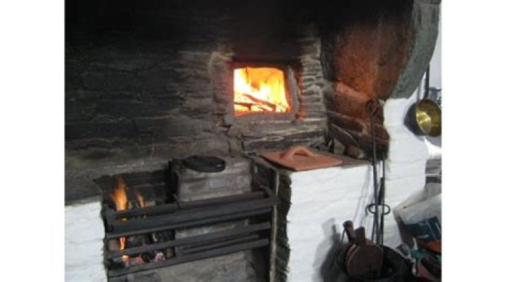 What is a cloam oven?