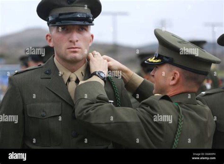 What marines wear the french fourragere?