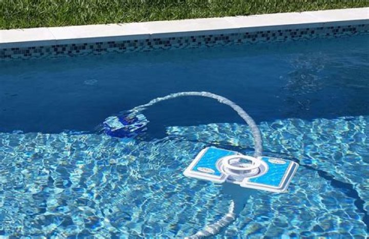 Whats a pool skimmer?