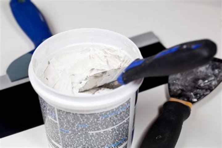 When to use spackling compound?