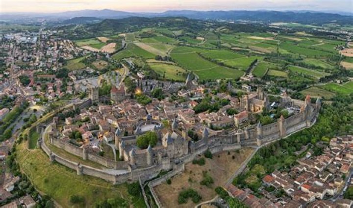 When was cité de carcassonne built?