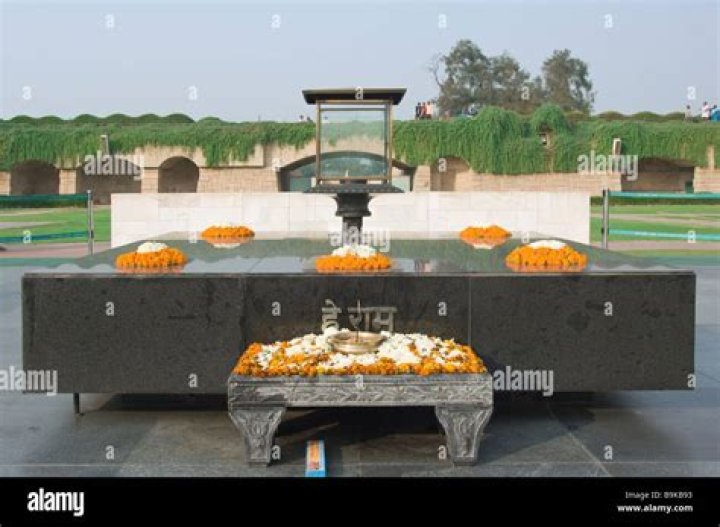 Where is mahatma gandhi samadhi?