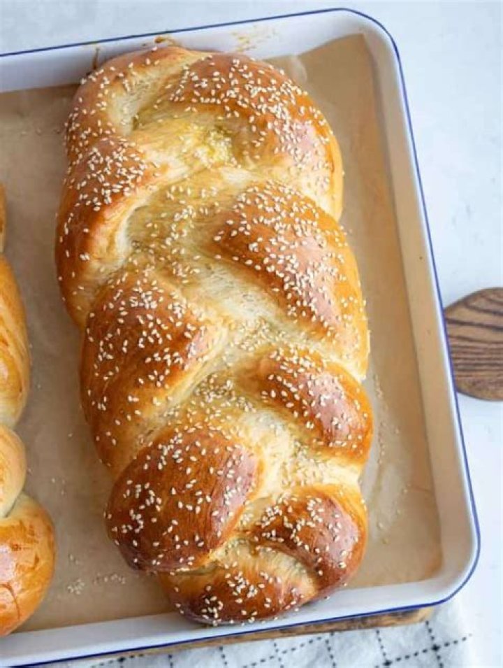 Who eats challah bread?