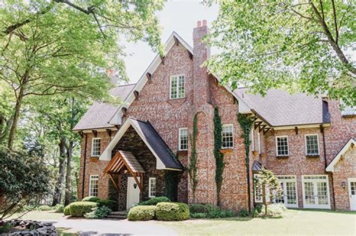 Who gets the twickham house?